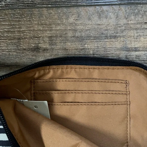 Fossil Eliza Wristlet 🖤🤍 - Picture 3 of 3